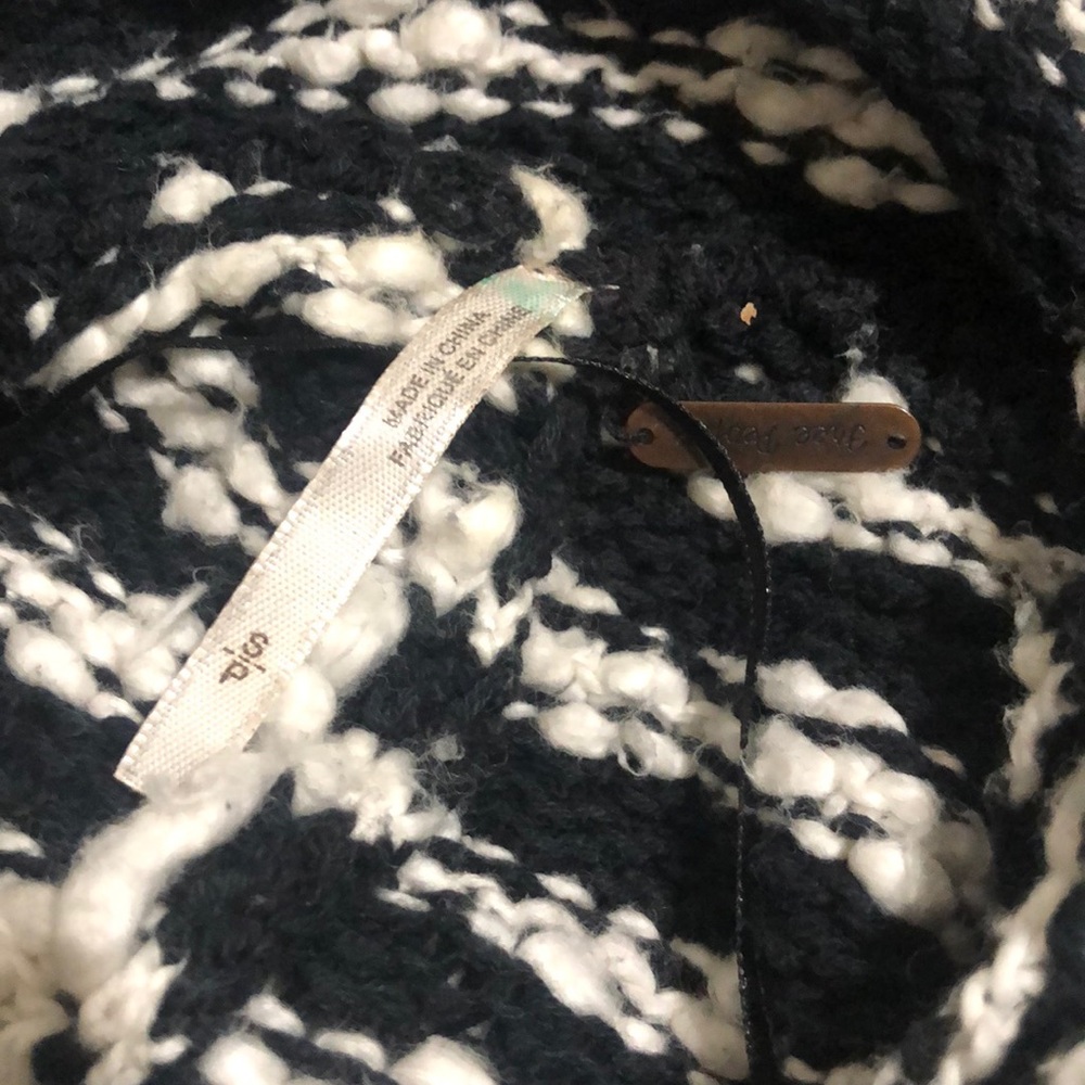 Free People poncho sweater - Picture 10 of 10